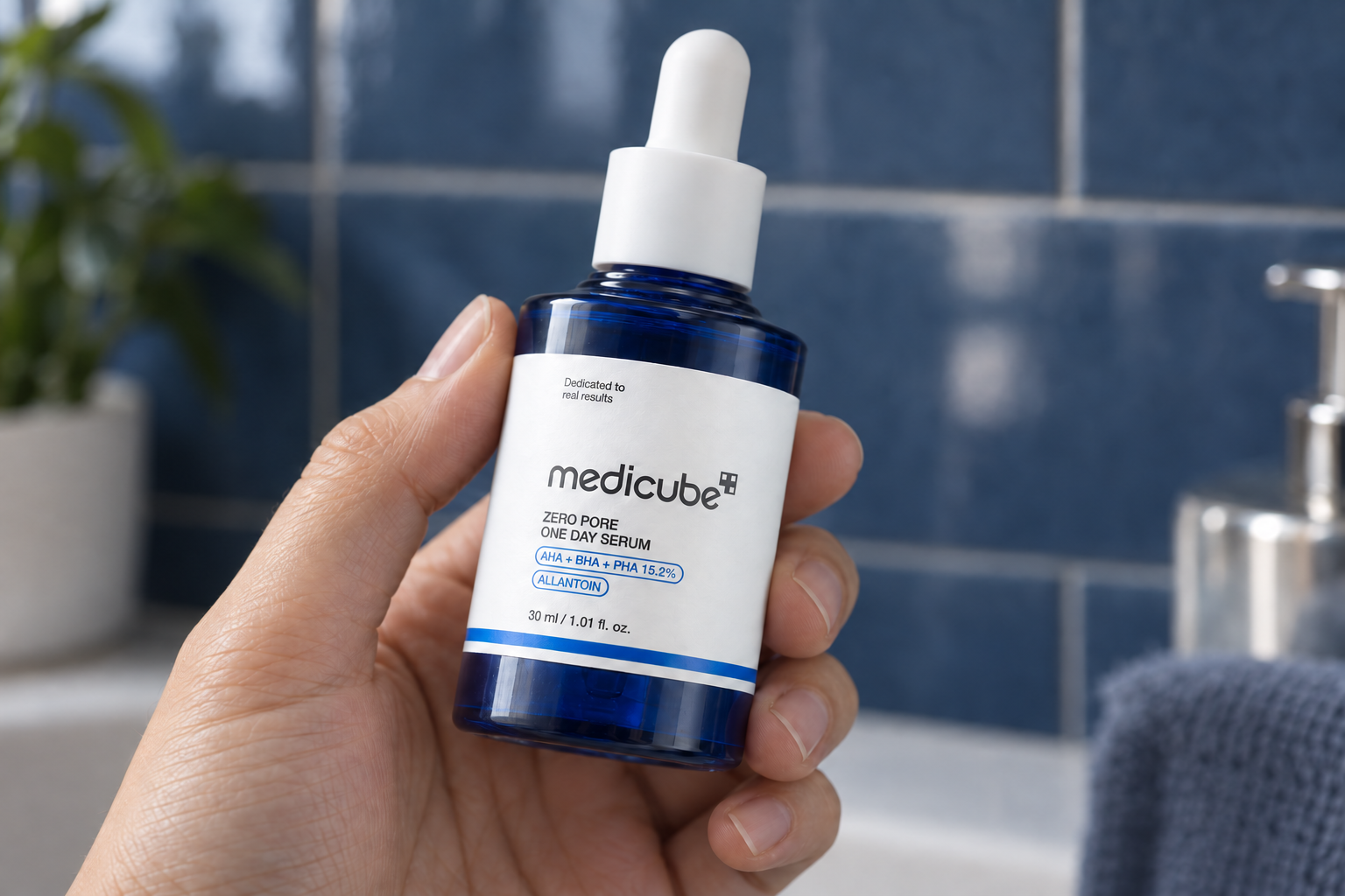 Lectura de la etiqueta con 15,2 % y Allantoin en el frasco de Zero Pore One Day Serum